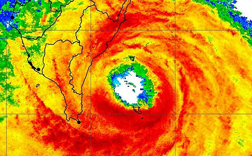 楊柳颱風威力驚人！蘭嶼綠島狂飆17級以上陣風 氣象專家示警：台東要注意了