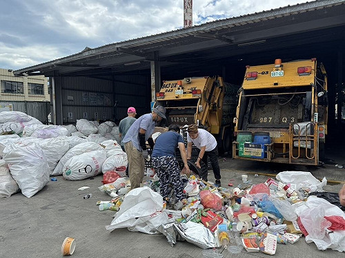 彰化男誤丟20萬支票　清潔隊翻找回收場迅速尋獲