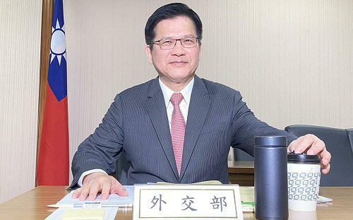 王義川粉底液爭議！林佳龍：他雖受到誤解、但很成熟