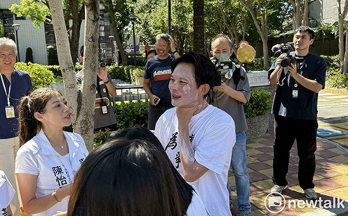 推核三延役公投車掃前擦防曬乳　黃國昌擠太多變「小白臉」 