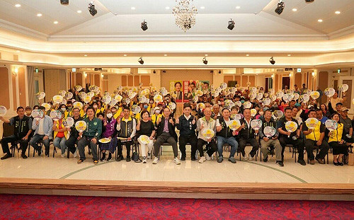 搶攻邱議瑩大旗美地盤  賴瑞隆獲東九區里長主席相挺