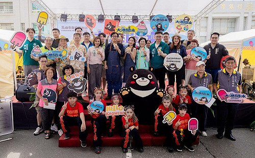 「大港閱冰總司令」陳其邁坐鎮  哈瑪星冰品嘉年華首日萬人朝聖