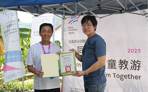 舞動陽光公益游泳列車再抵小林國小  助學童挑戰自我培養自信