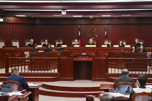 確診隔離無法投票聲請釋憲　憲法法庭裁定不受理
