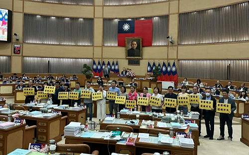 一起大撒幣？ 新北議會綠黨團提普發4.6萬  藍稱「這但書」達成可發5萬  