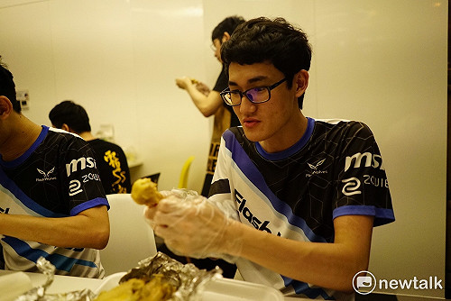 英雄聯盟世界賽》閃電狼上海吃得慣 魔鬼訓練時程再加長