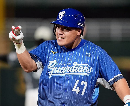 張進德生涯首度盜壘成功  笑稱沒出局就是貢獻