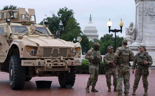 怕國民衛隊壓不住? 川普 : 考慮在華府動用正規軍 延長國家緊急狀態