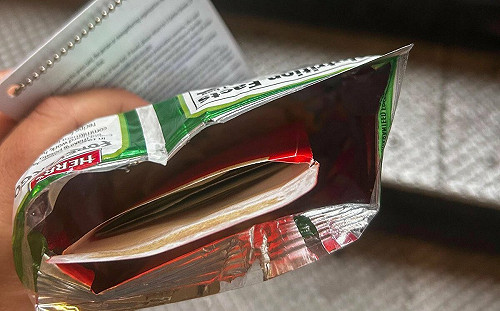 「這是中國文化」! 紐約市長華人幕僚洋芋片袋塞錢給記者 競選團隊火速切割