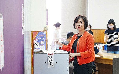726、823二連敗 何欣純:遵從民主、優先民生、相信台灣