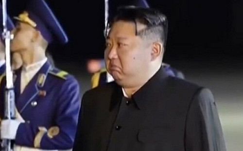 (影)北韓罕見公開赴俄作戰影像 少年兵戰死、金正恩淚送遺體