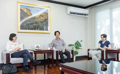 台灣內外挑戰很多！蔡英文大罷免後赴官邸打氣：盼大家繼續支持賴清德