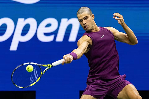 艾卡拉茲平頭新造型「豔驚」美網　好友吐槽：也太醜