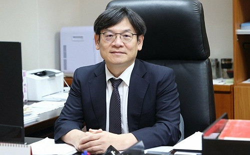 人物》曾為政府紓困政策提解方  前中經院長葉俊顯將接國發會主委 