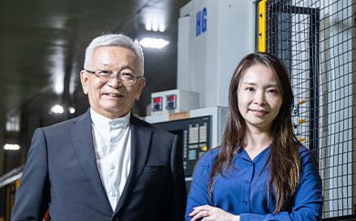 和大左組控股艦隊、右攻CoWoS檢測設備...「齒輪大王」沈國榮逆風交棒 如何聯手女兒打贏轉型仗？