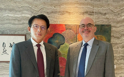 AIT谷立言會黃國昌  網酸爆：美國爸爸跟美國人的爸爸  有咆哮嗎？