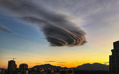 宜蘭強震前驚見「飛碟雲」！網狂猜是地震預言 鄭明典揭真相