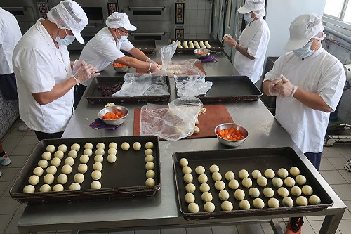 彰化監獄月餅增至10萬顆　預購首日引發搶購潮