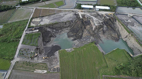 涉盜採美濃土石並回填廢棄物　11人遭橋檢聲押