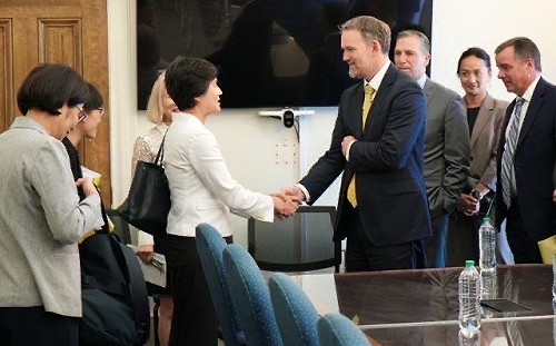 強烈讉責!政院經美方同意公布台美關稅實體談判照片「闢謠」