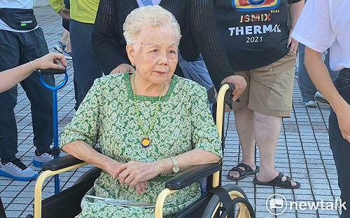 柯文哲同意辦理交保 柯媽媽聽聞情緒潰堤:真的很不捨