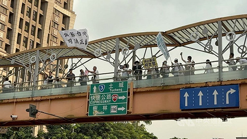 柯文哲羈押滿1年  新北跨黨派聲援訴求法庭直播