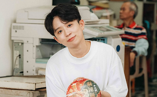 HOOK遊歐洲「手突長黑色膿包」！網嚇壞：感覺超痛