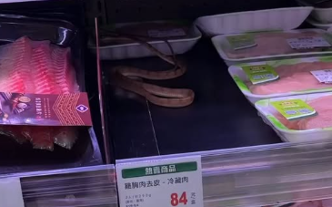 (影)全聯「蛇」出沒！網笑「雞胸肉沒去皮」？業者回應了