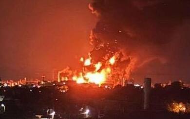 (影) 澤連斯基嗆全面縱深攻擊! 烏軍大轟俄煉油廠、化工廠 烽火四起