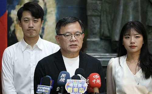 洪秀柱出席中共閱兵 國民黨：不觸法都予以尊重　