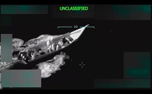 (影) 加勒比海軍事對峙 ! 毒梟船被擊沉11人斃命 委國2日後派2F-16逼近美艦