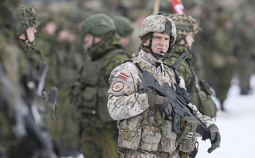 (影) 美撤東歐軍援嚇到北約! 烏軍大捷 : 毀俄砲火、擊沉軍艦還俘9士兵
