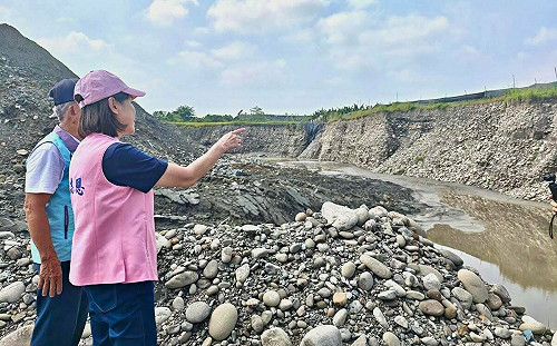 高雄美濃屢被挖出巨型天坑   柯志恩：政府單位渾然不知？