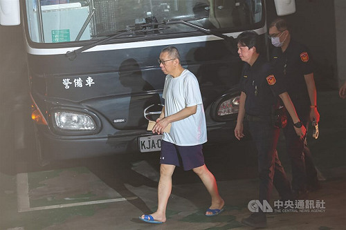 柯文哲7000萬元交保 抵北院配戴電子腳鐶