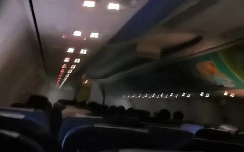 (影) 南航珠海飛太原航班突遇強氣流 乘客嚇哭迫降石家莊延誤近6小時