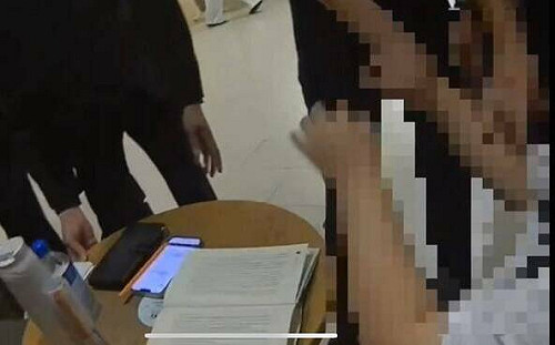 女子大鬧星巴克要店員下跪！出手毆警遭壓制送辦