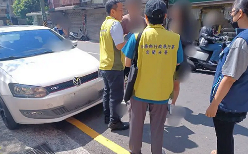 欠罰單10萬未繳！男子巧遇「智慧扣車系統」當場遭扣