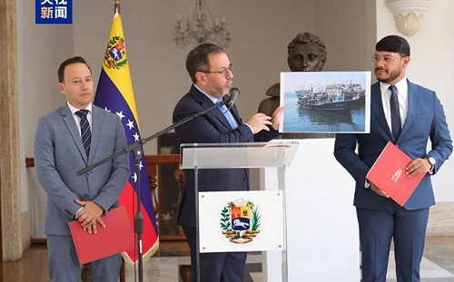 18美軍持長槍登船! 美艦攔截漁船還扣押 委內瑞拉控訴非法 憂入侵將展開