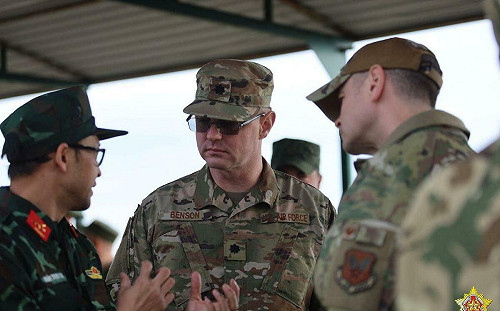 俄、白軍演驚現美軍官！波蘭急關邊境 盧卡申科裝無辜 還問為何大堵車