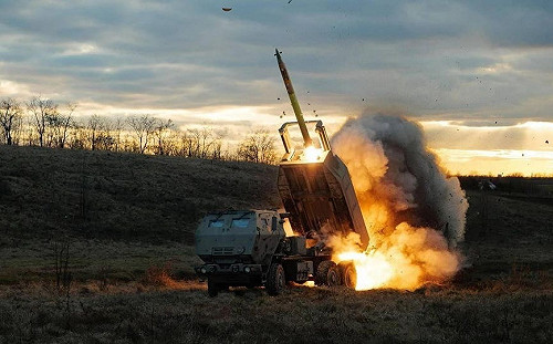 (影) 烏軍米格-29 前線大轟炸！戰機火箭雙管齊下 俄軍多地要塞受重創