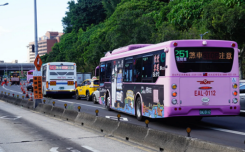 公館圓環「公車接龍」引民怨！台北新工處：廠商違規施工將裁處