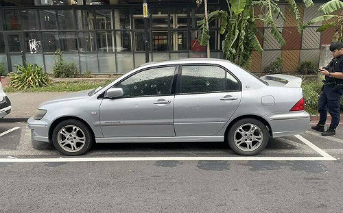 板橋國小後門傳槍擊！停放車輛遭開23槍 尋獲8鋼珠警追查中