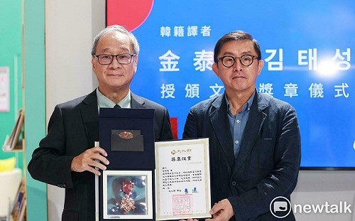 （影）獲李遠頒贈文化獎章  韓籍翻譯家愛上台灣 金泰成：我投奔自由了