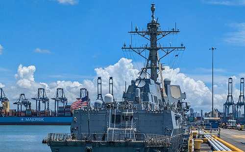 (影) 委內瑞拉「歐巴桑軍團」應戰? 美最強驅逐艦、兩棲登陸艇再施威壓