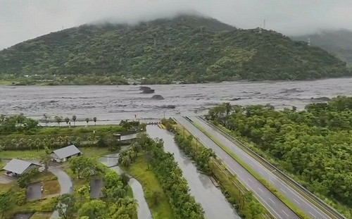 專家李鴻源示警:堰塞湖危機未解除 最壞情況「管湧導致壩體瞬間崩塌」