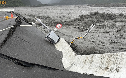 堰塞湖水患民調：5成4不滿意花蓮縣府、4成2不滿賴政府防救災