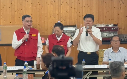 堰塞湖溢流傅崐萁欲甩鍋中央!  她見  「卓揆1舉動」讚爆:傅氏夫妻踢鐵板