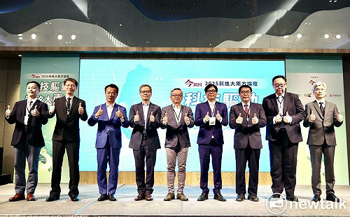 「2025前進大南方論壇」登場　黃偉哲：南方當自強共創新矽大南方藍圖