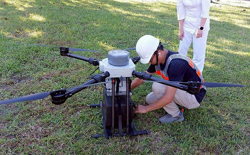 台灣救災史新頁！衛福部無人機首度空投藥物   3分鐘接力完成送藥　
