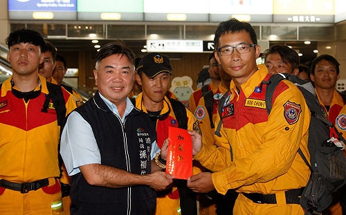 馳援花蓮救災 第一批台中搜救隊平安返抵 消防局長致上最高敬意
